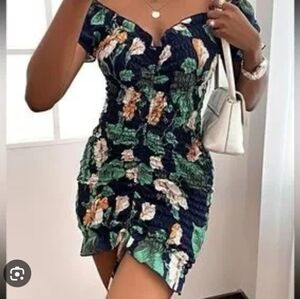 Women's Floral Smocked Ruffle Sleeve Stretch Dress - Size Small Like New